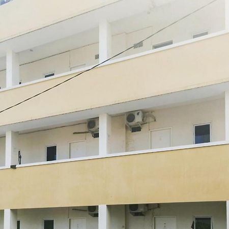 Отель Reddoorz At Jalan Diponegoro Бандар-Лампунг Экстерьер фото