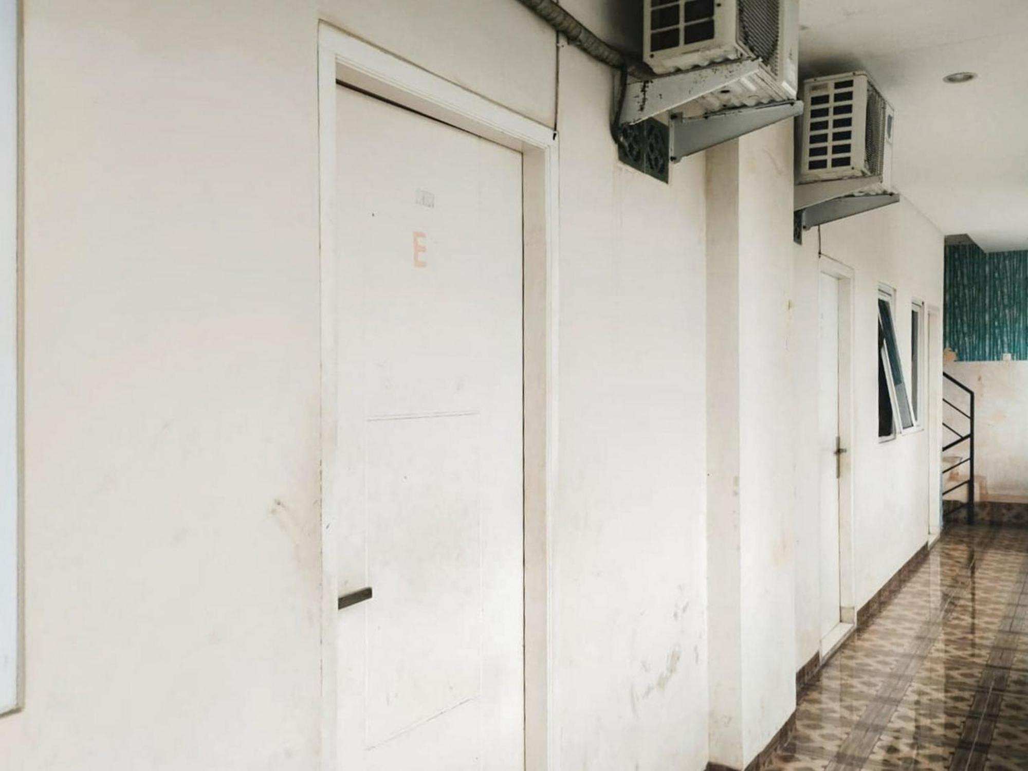 Отель Reddoorz At Jalan Diponegoro Бандар-Лампунг Экстерьер фото