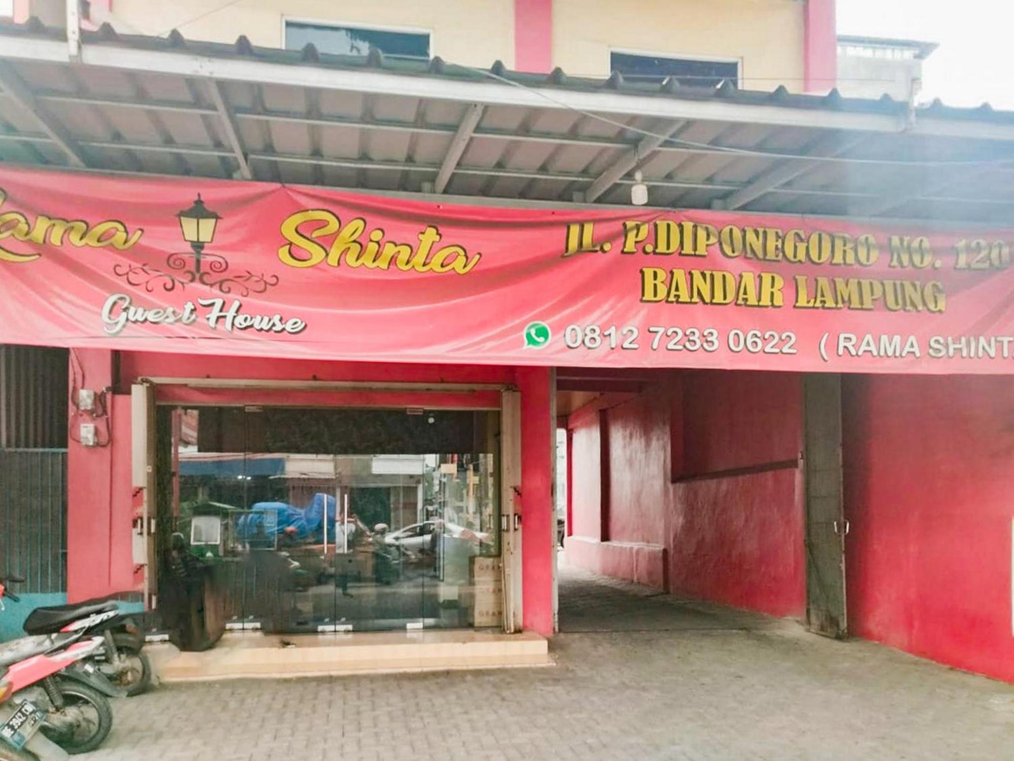 Отель Reddoorz At Jalan Diponegoro Бандар-Лампунг Экстерьер фото