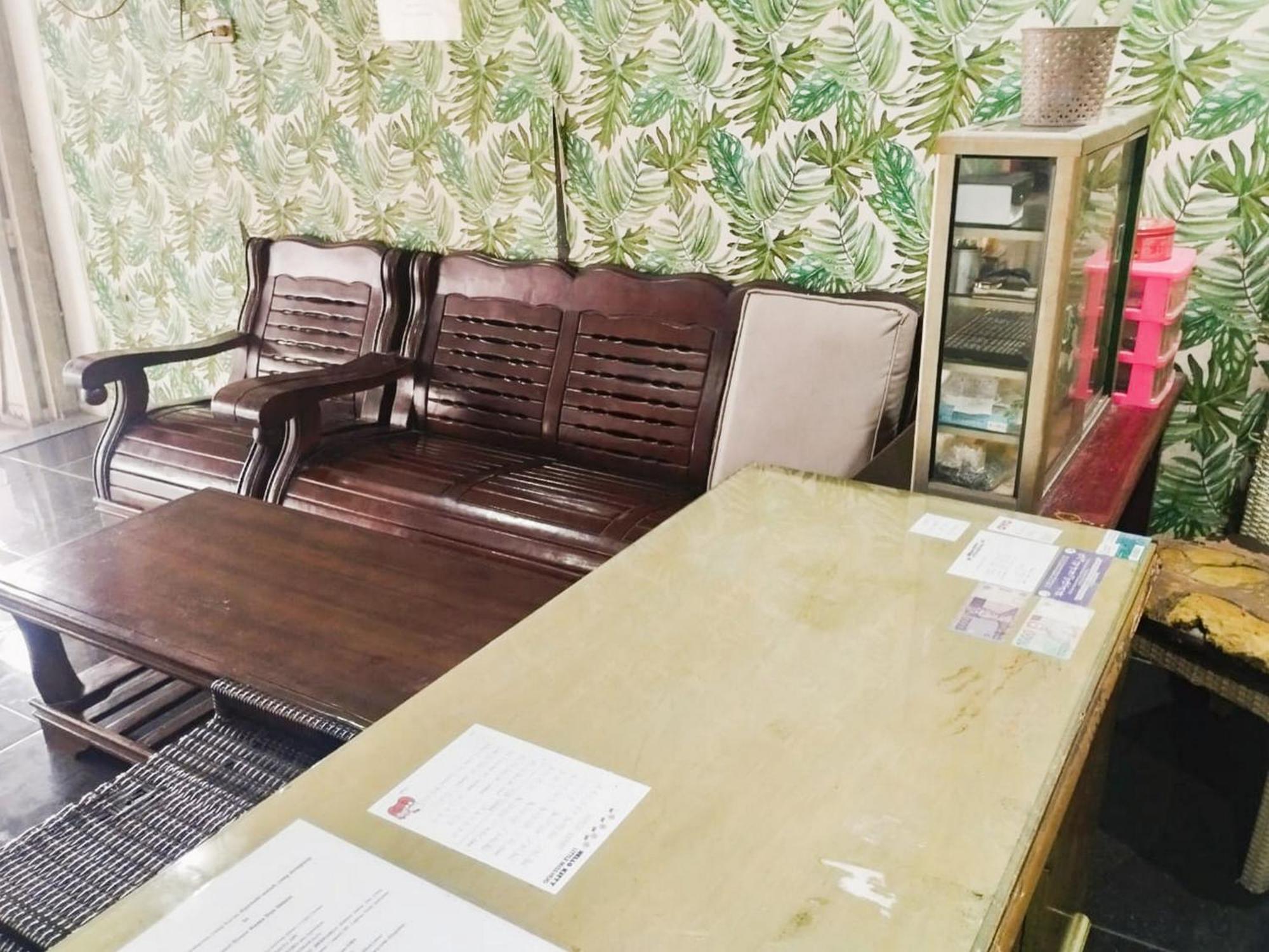 Отель Reddoorz At Jalan Diponegoro Бандар-Лампунг Экстерьер фото