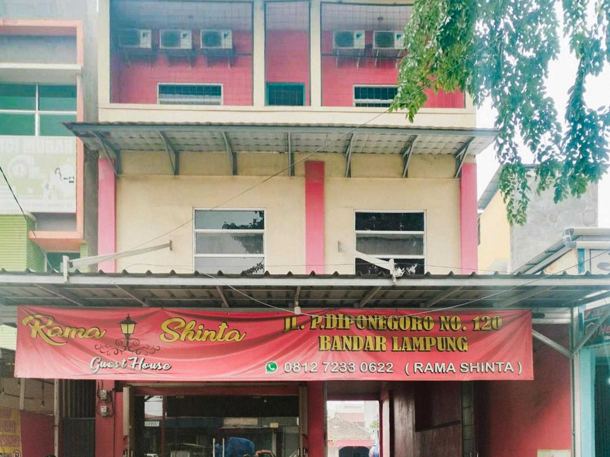Отель Reddoorz At Jalan Diponegoro Бандар-Лампунг Экстерьер фото