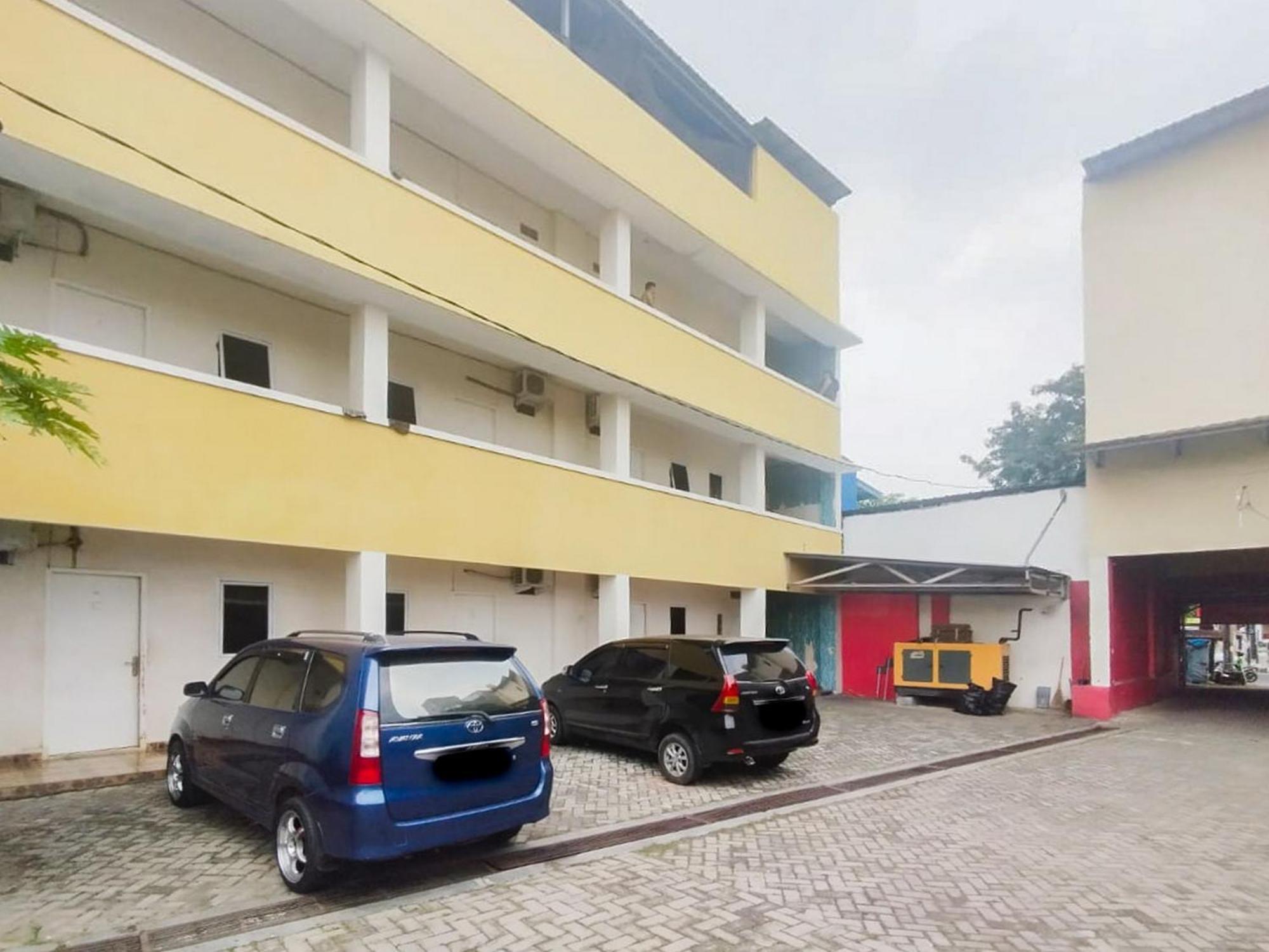 Отель Reddoorz At Jalan Diponegoro Бандар-Лампунг Экстерьер фото